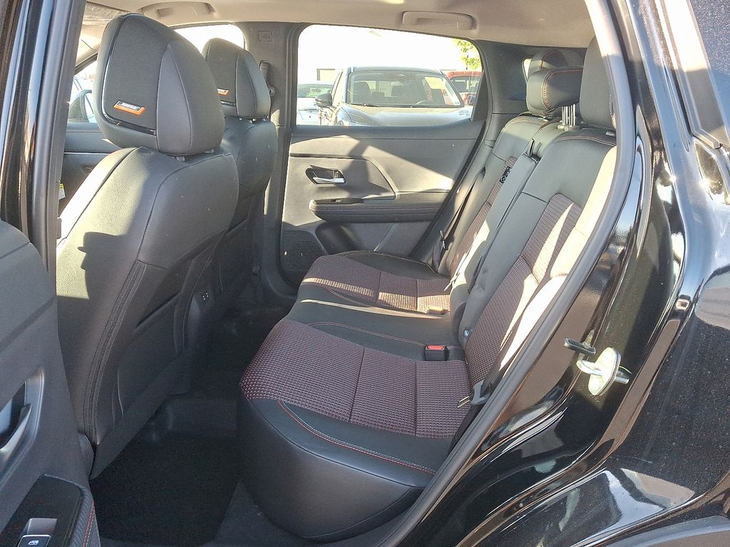 2025 Nissan Kicks SR 5