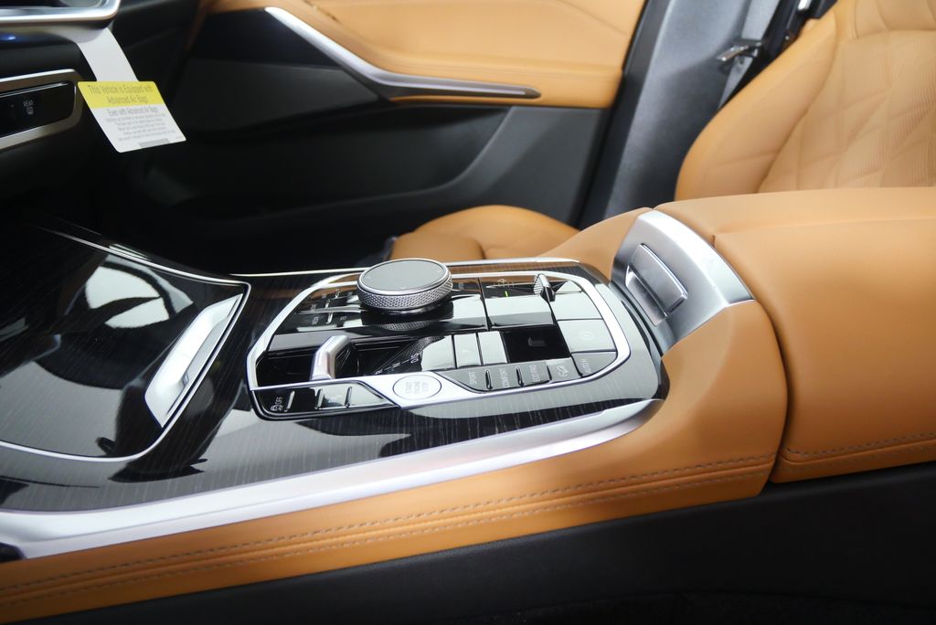 Thumbnail: 2027 BMW X7 - 23