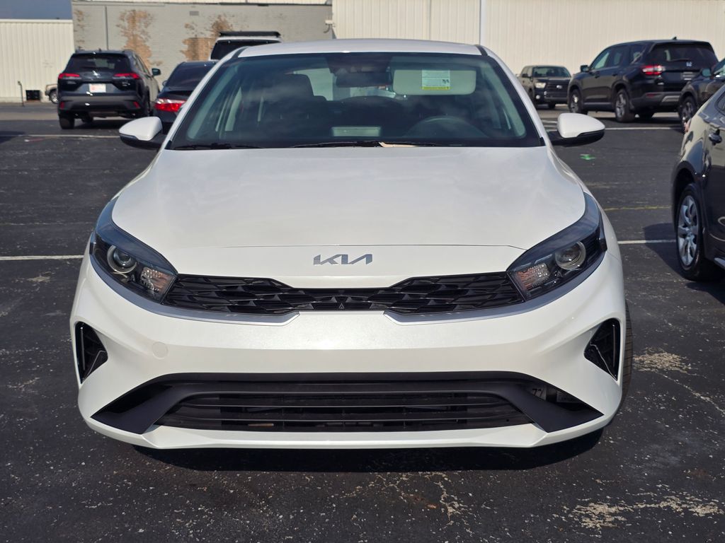 Used 2024 White Kia LXS image 2