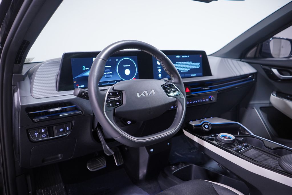 Thumbnail: 2022 Kia EV6 - 6