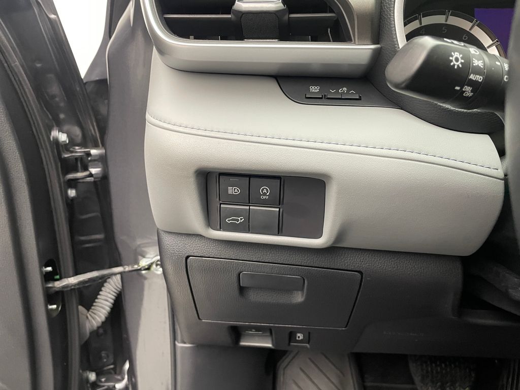 Thumbnail: 2023 Toyota Highlander - 20