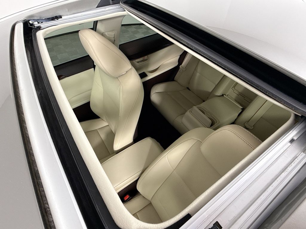 Thumbnail: 2017 Lexus ES - 19