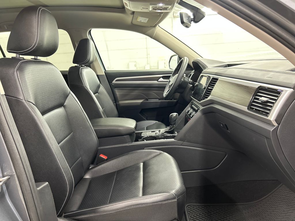 Certified Used 2022  Volkswagen 3.6L V6 SE w/Technology image 16