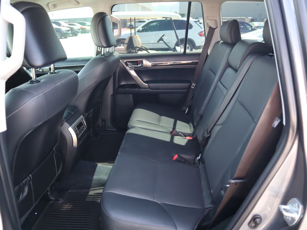2016 Lexus GX 460 11