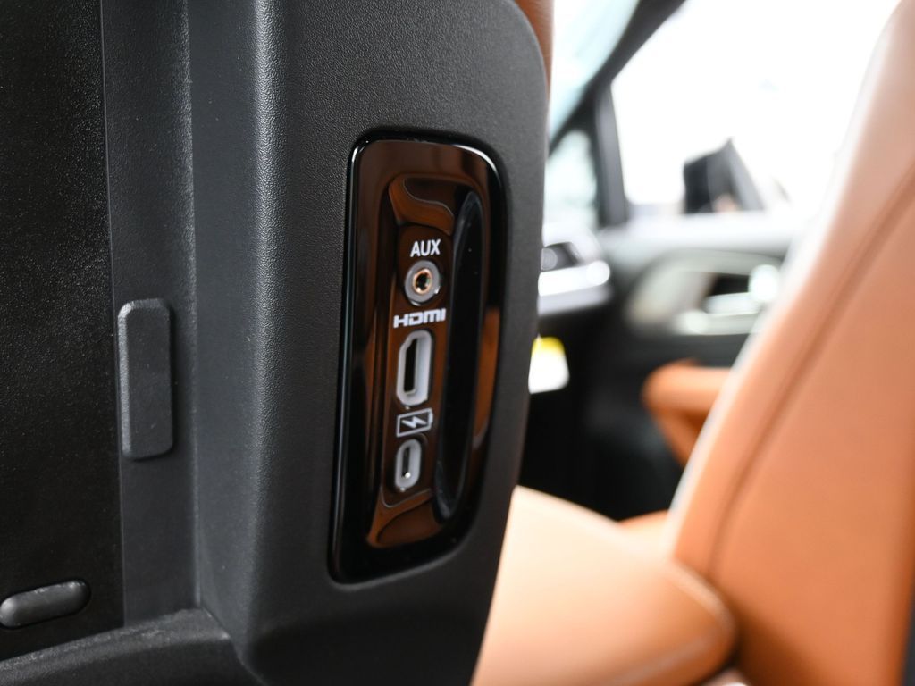 New 2026 Diamond Black Crystal Pearlcoat Chrysler Pinnacle image 34