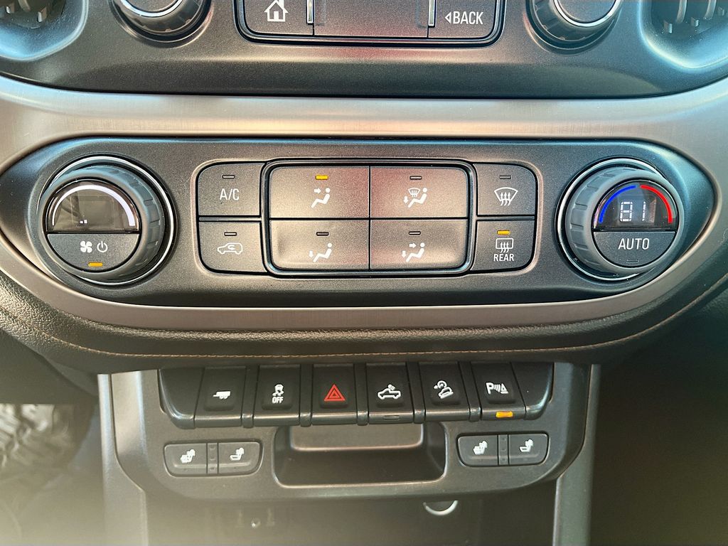 Used 2022 White GMC AT4 w/Leather image 15