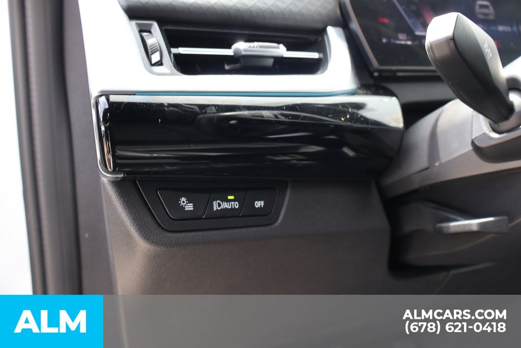Used 2025 White BMW xDrive28i image 12