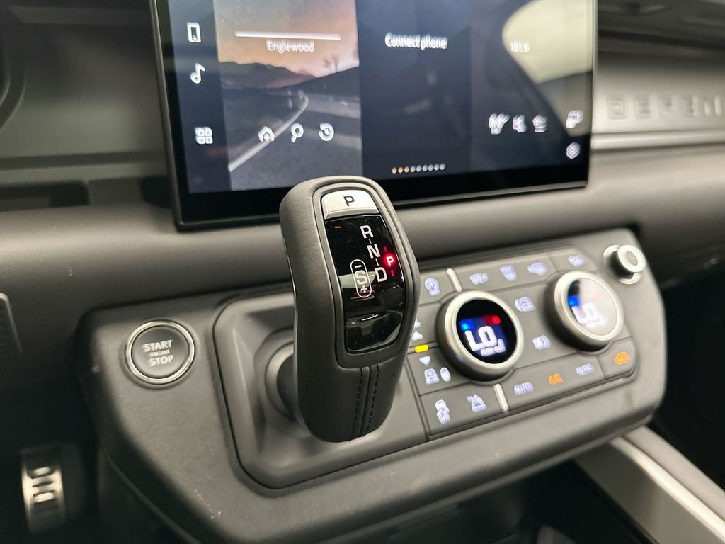 Thumbnail: 2025 Land Rover Defender - 11