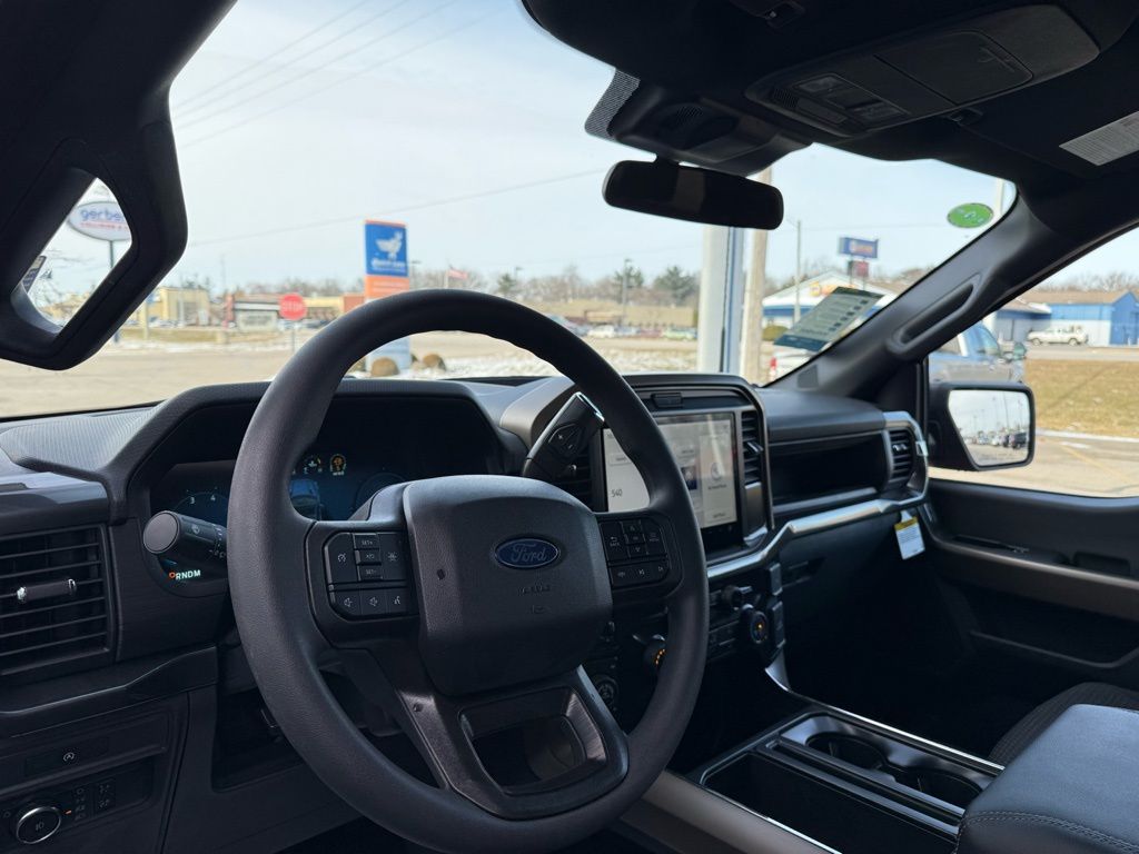 2025 Ford F-150 STX 4dr SuperCrew 4WD