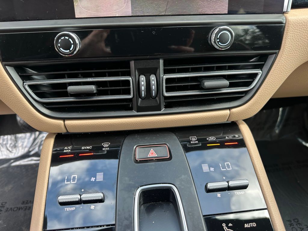 Thumbnail: 2026 Porsche Macan - 25