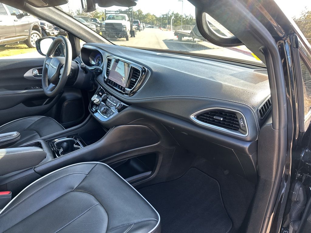 Used Car 2025 Chrysler Pacifica  Limited For Sale Under $40,000 In Austin, Texas