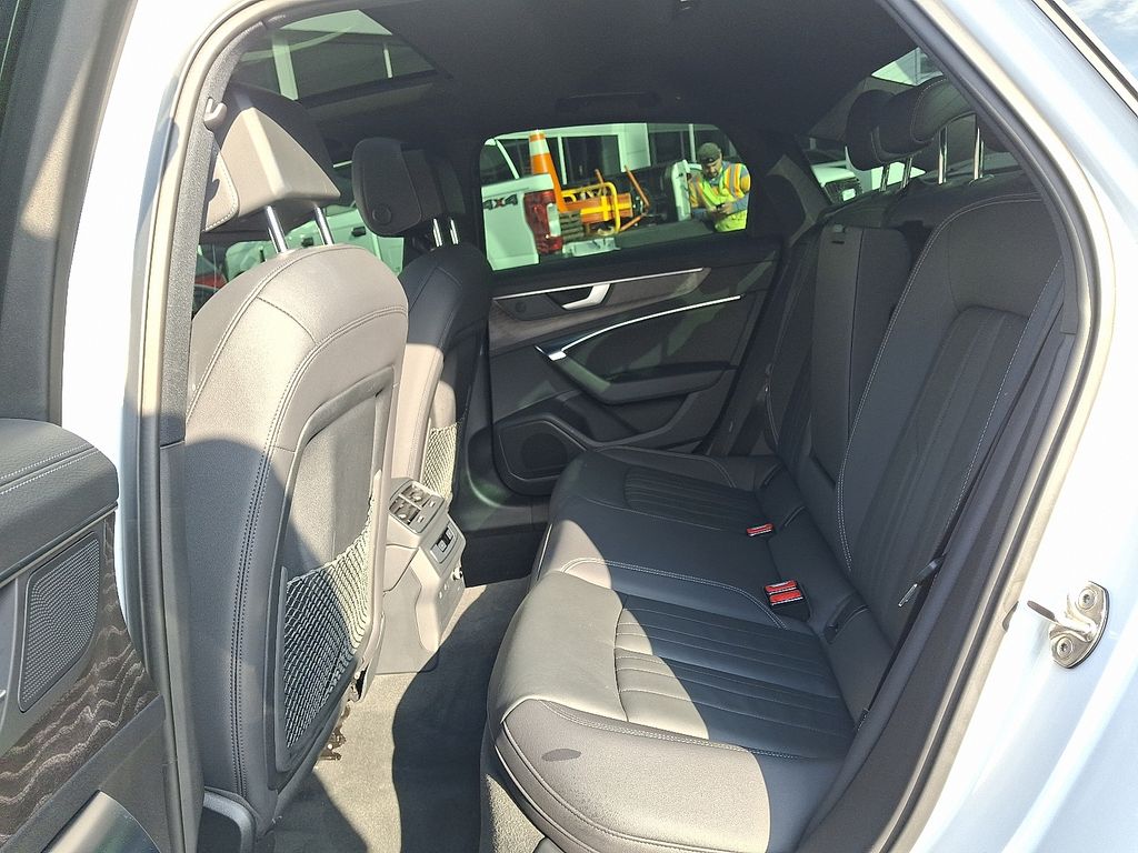 Thumbnail: 2025 Audi A6 - 10