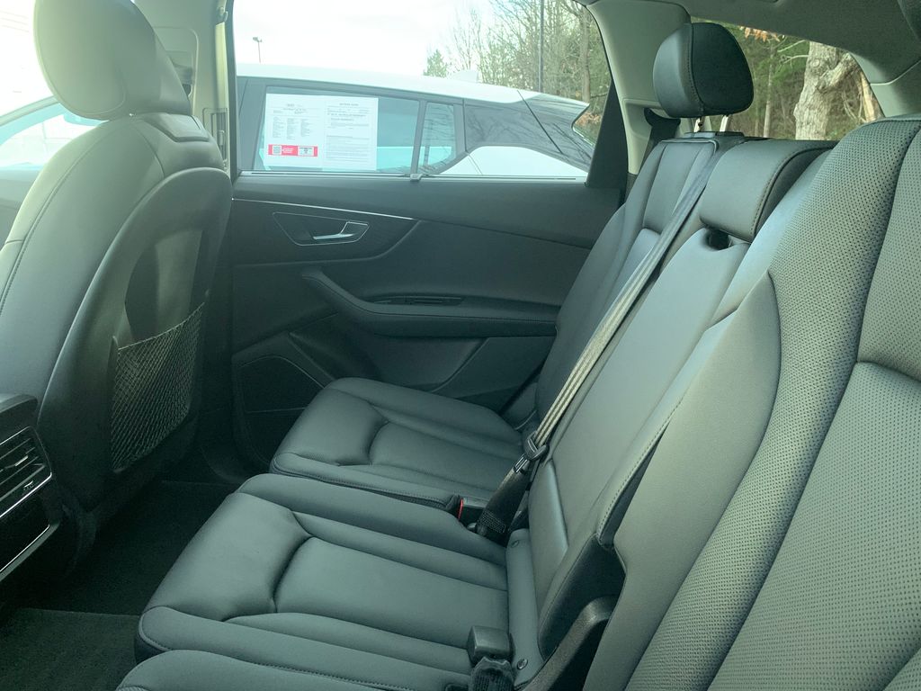 Thumbnail: 2023 Audi Q7 - 7