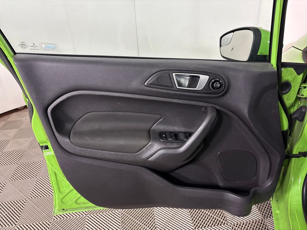 Used 2015 Green Ford SE image 16