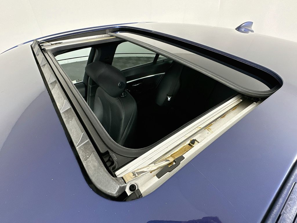 Thumbnail: 2018 BMW 3 Series - 22