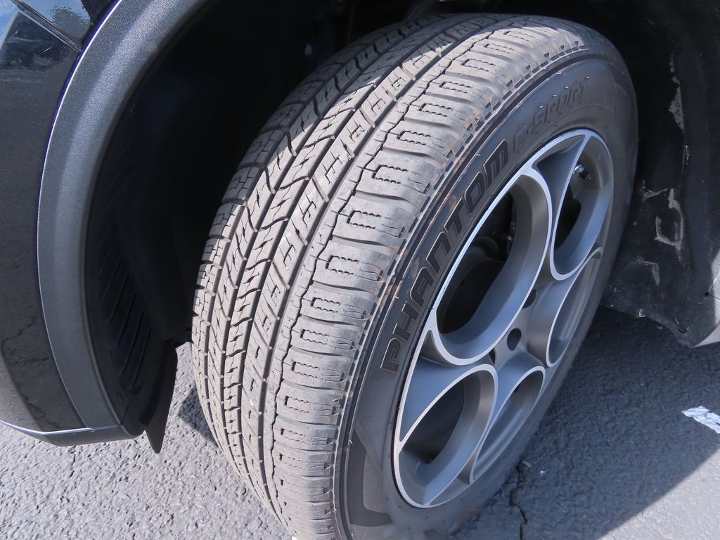 Thumbnail: 2021 Alfa Romeo Stelvio - 14