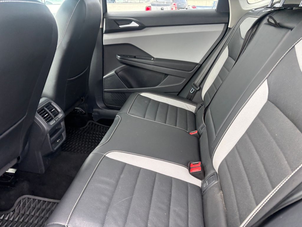 Used Car 2022 Volkswagen Taos  1.5t Sel For Sale Under $20,000 In Austin, Texas