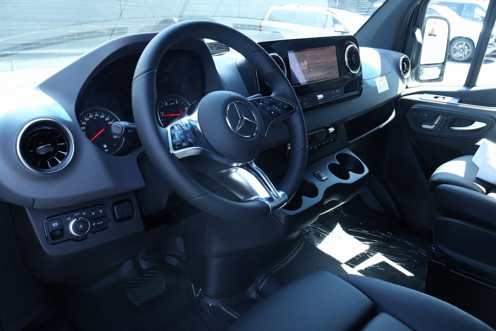 Thumbnail: 2026 Mercedes-Benz Sprinter - 3