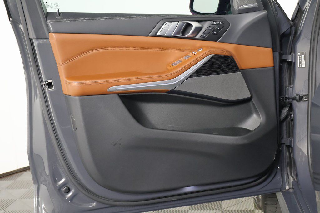 Thumbnail: 2022 BMW X7 - 13