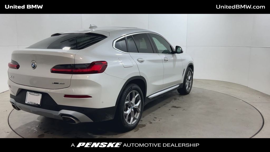 2024 BMW X4 xDrive30i 8