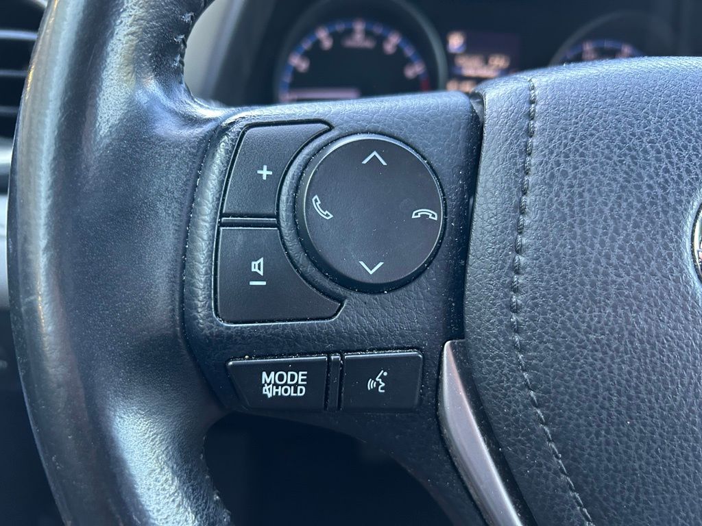 Thumbnail: 2018 Toyota RAV4 - 18