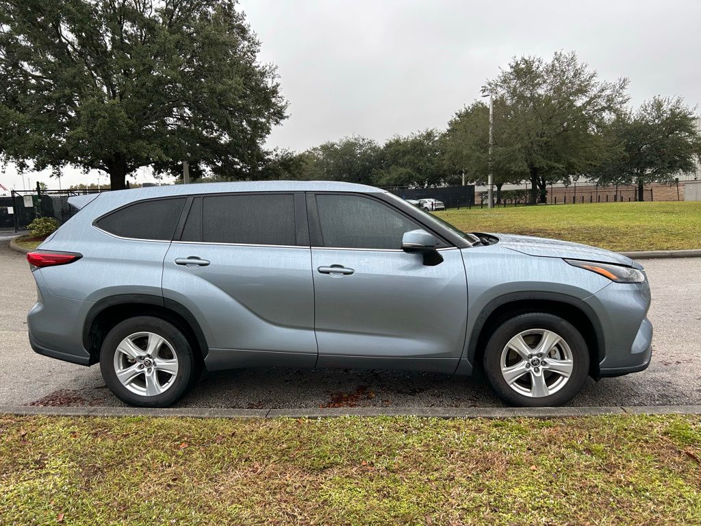 Thumbnail: 2023 Toyota Highlander - 6