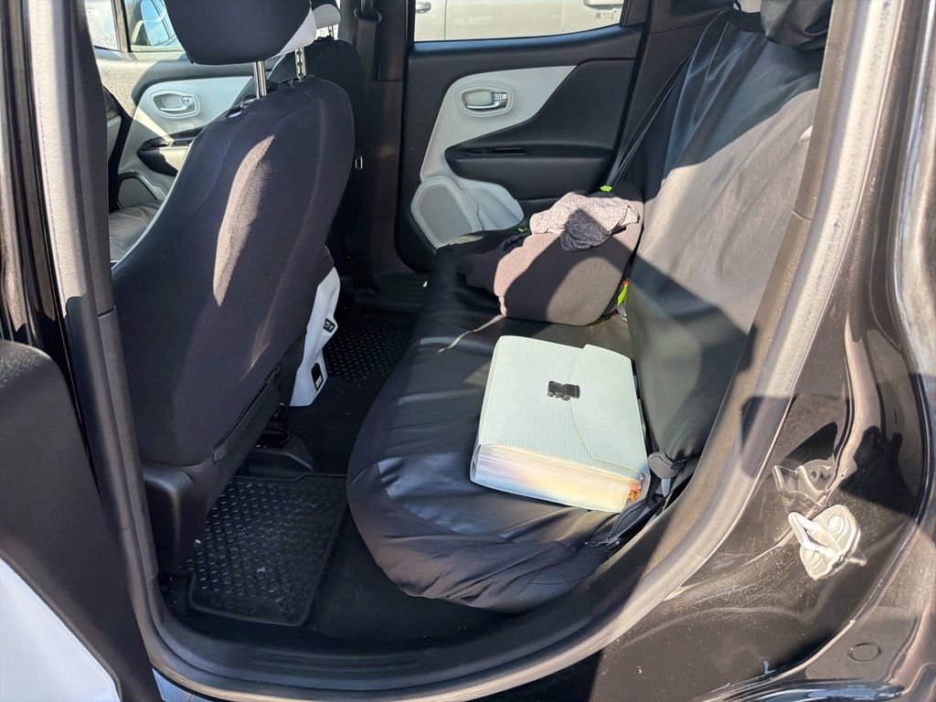 Used 2022 Black Clearcoat Jeep Latitude image 10