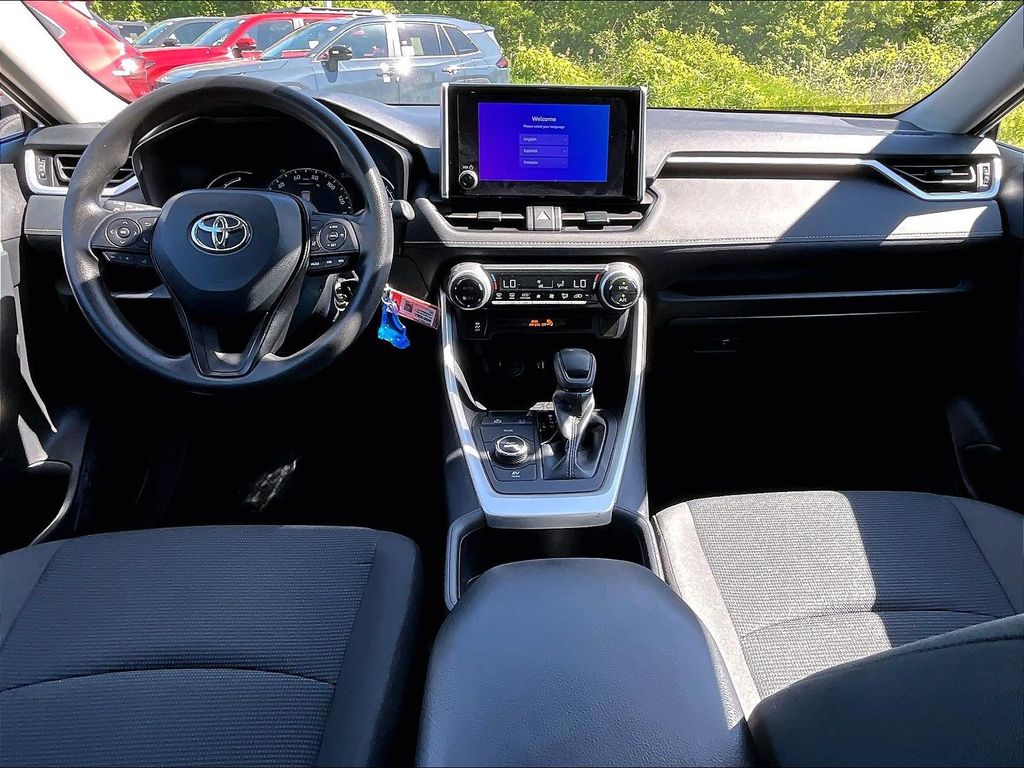 2024 Toyota RAV4 Hybrid — photo 21