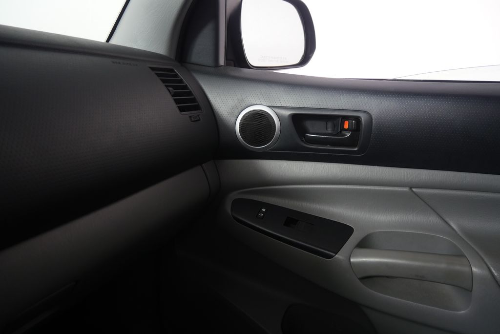 2013 Toyota Tacoma PreRunner 28
