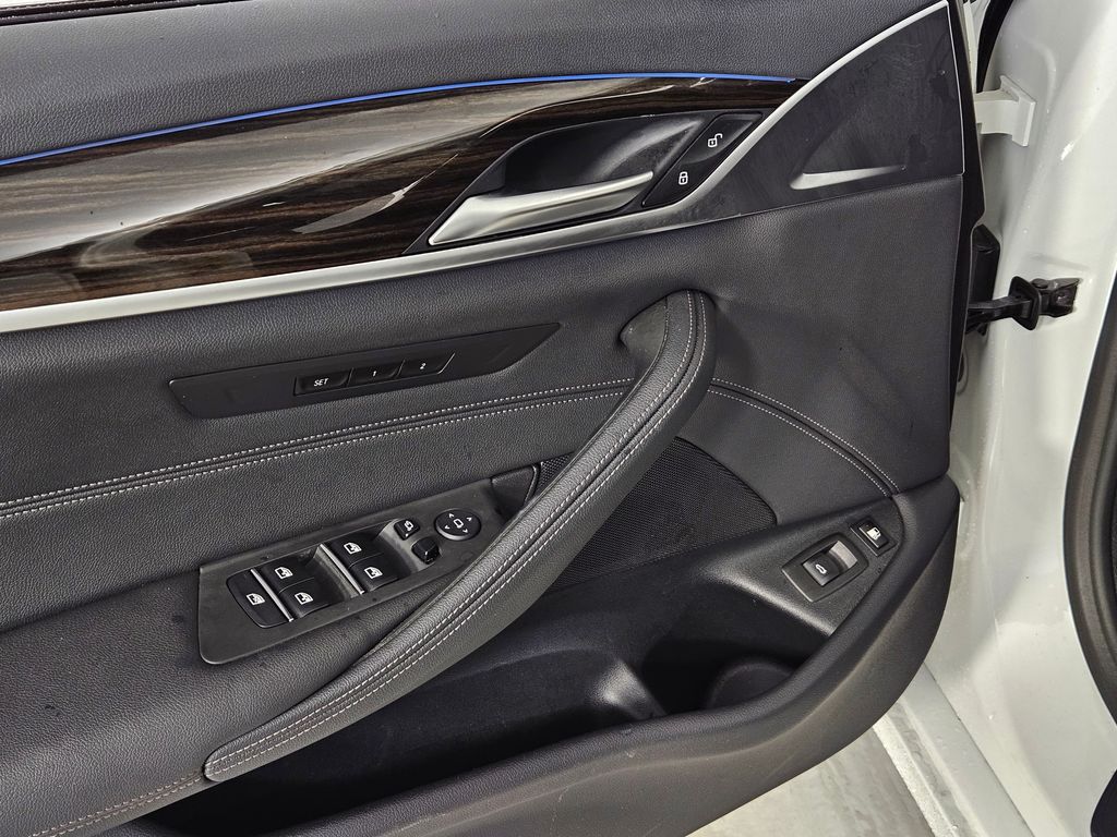 Thumbnail: 2023 BMW 5 Series - 12