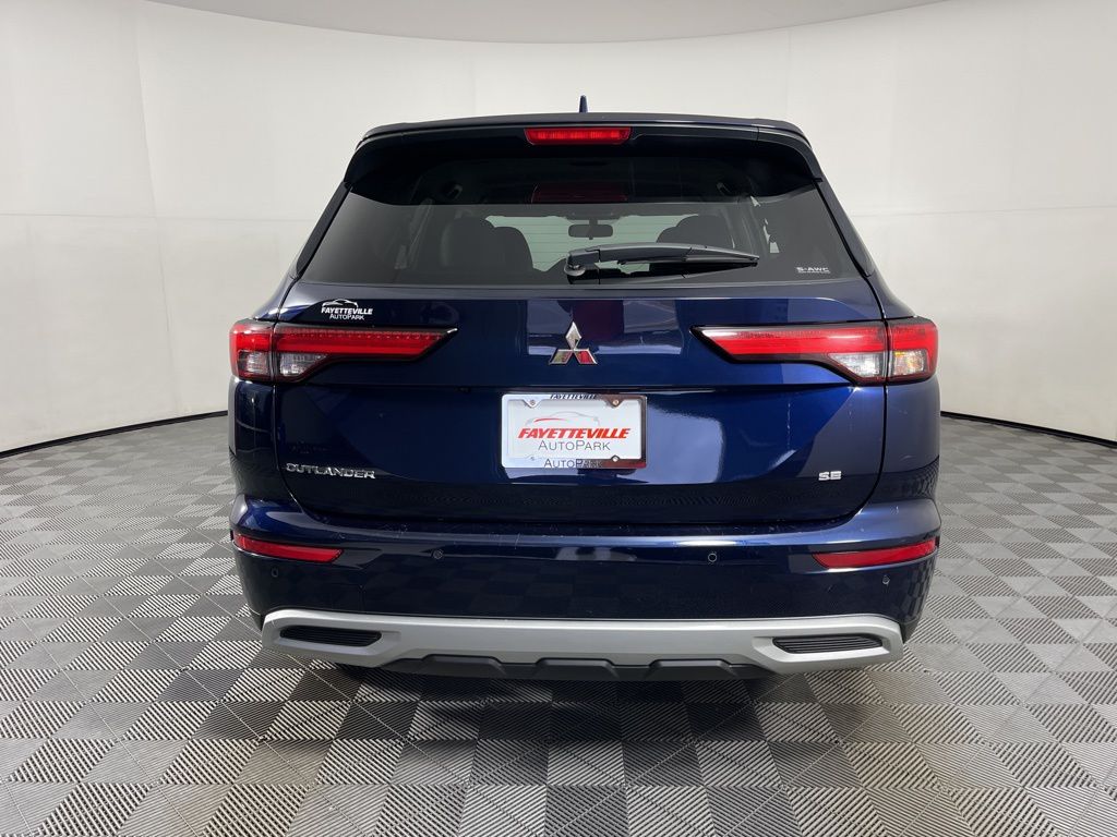 Thumbnail: 2024 Mitsubishi Outlander - 12