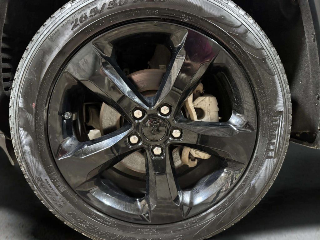 Used 2024 Diamond Black Crystal Pearlcoat Jeep Limited image 33