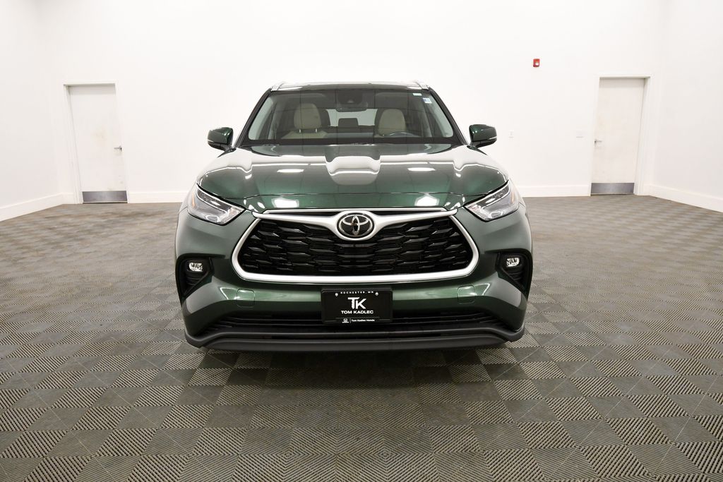 Used 2025 Toyota Highlander Hybrid SUV