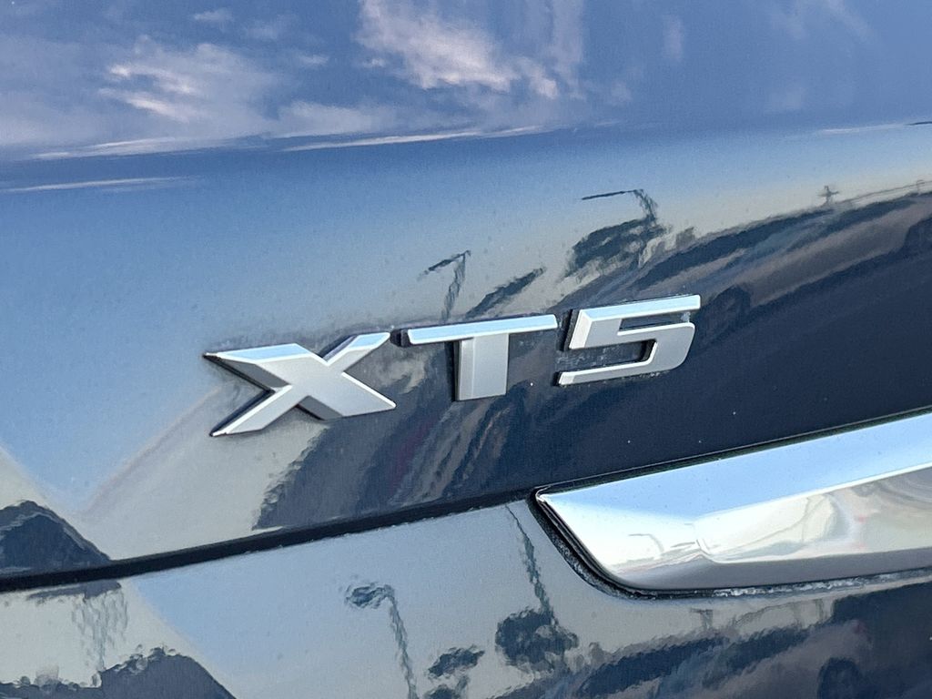 Thumbnail: 2018 Cadillac XT5 - 32