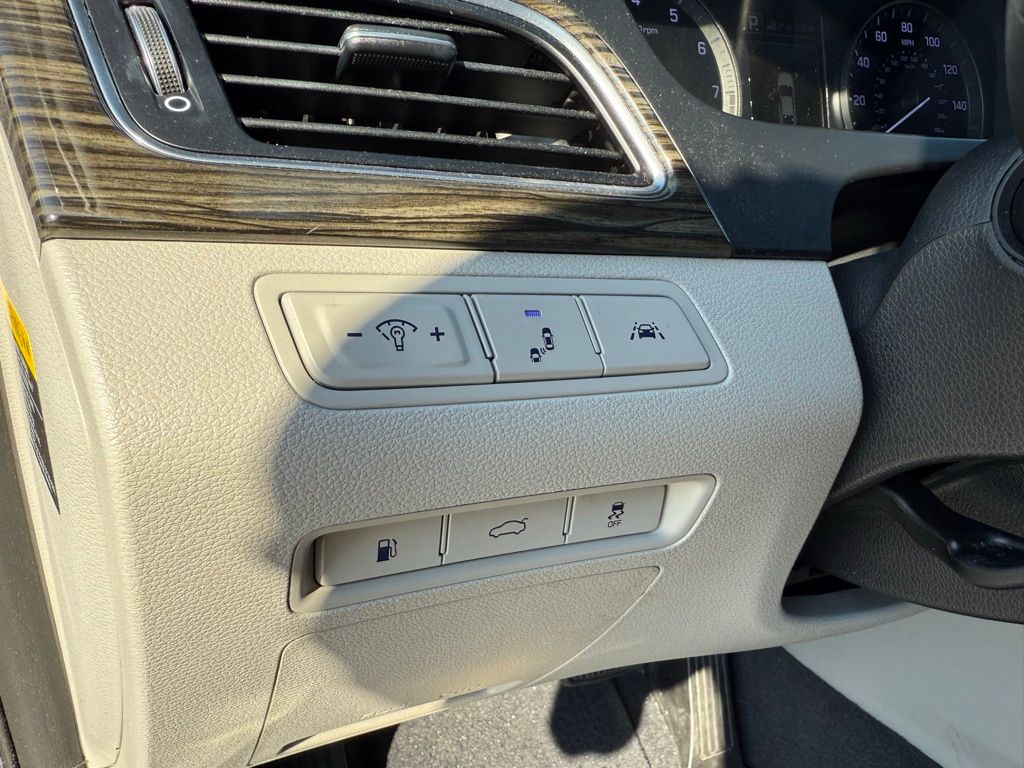 Thumbnail: 2016 Hyundai Sonata - 13