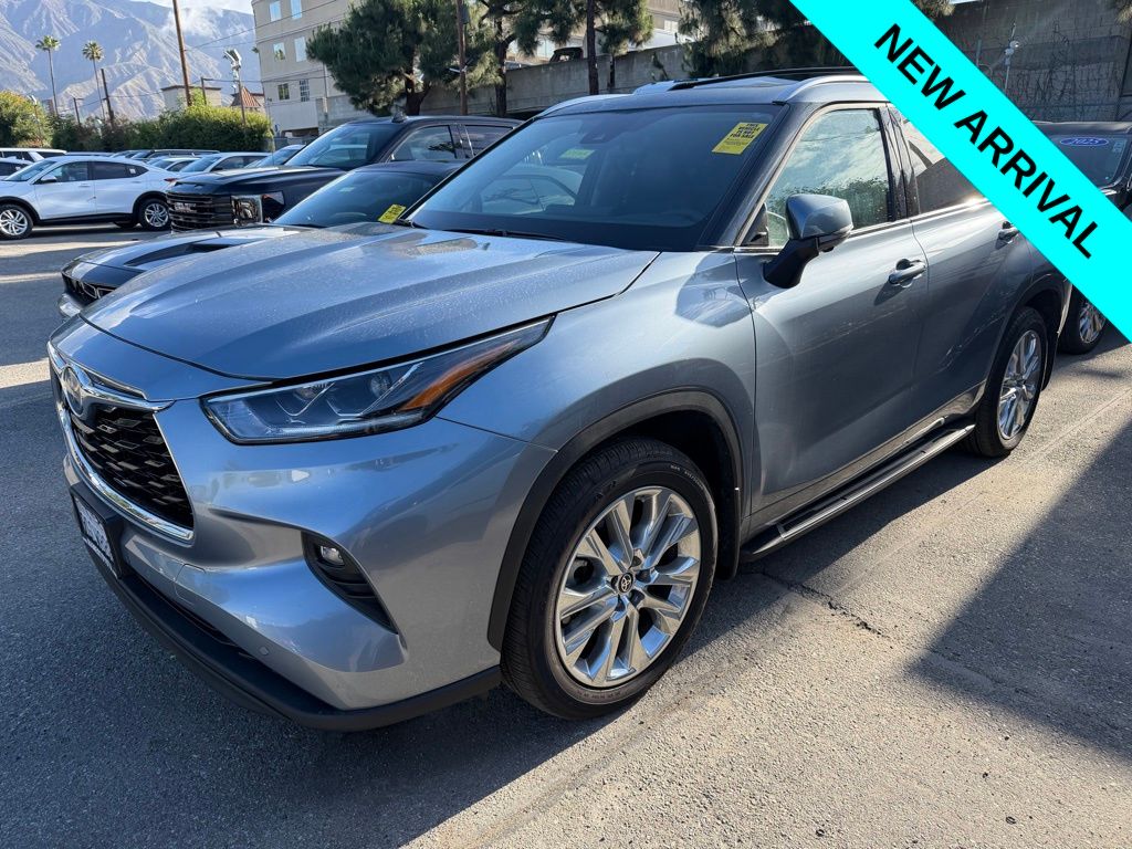 Moon Dust 2023 Toyota Highlander Hybrid Limited FWD SUV / Crossover Front-Wheel Drive Continuously Variable Transmission