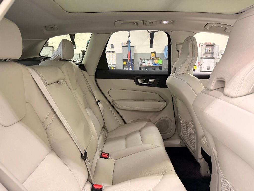 Thumbnail: 2023 Volvo XC60 - 25