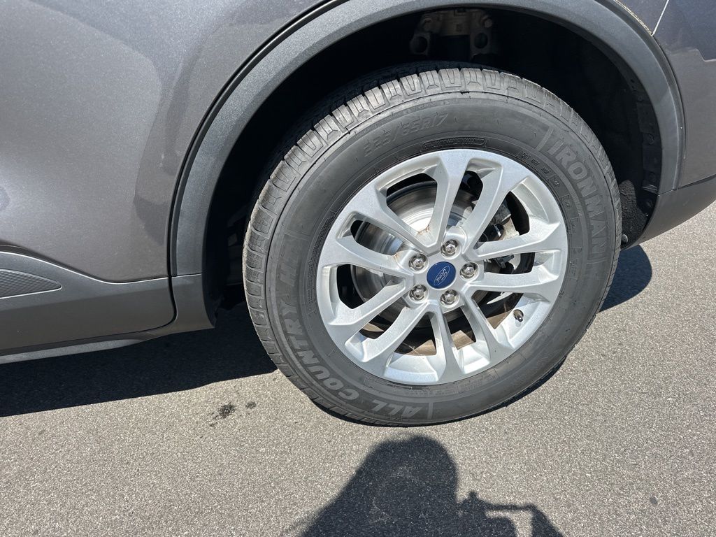 2021 Carbonized Gray Metallic Ford Escape SE FWD SUV