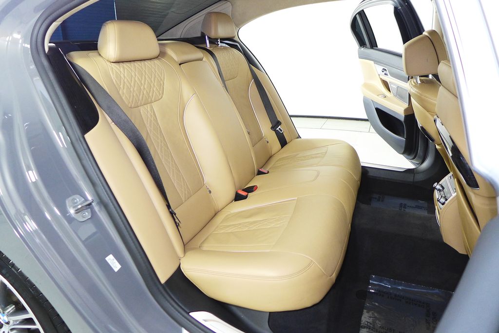 Thumbnail: 2021 BMW 7 Series - 19