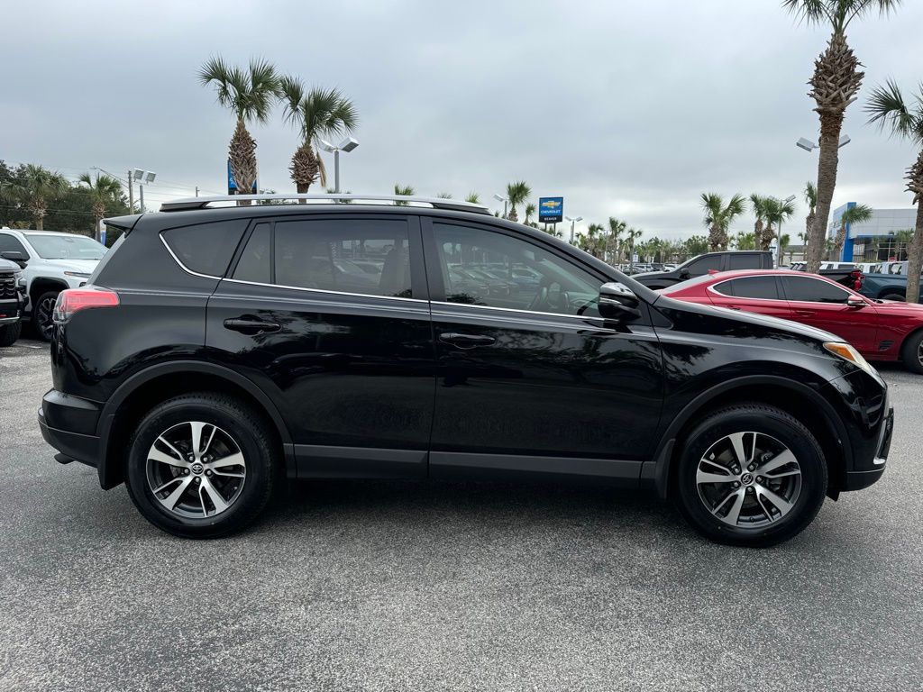 2018 Toyota RAV4 XLE 9