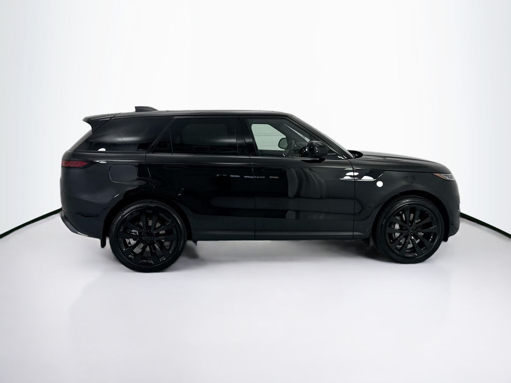 New 2026 Black Land Rover SE image 4