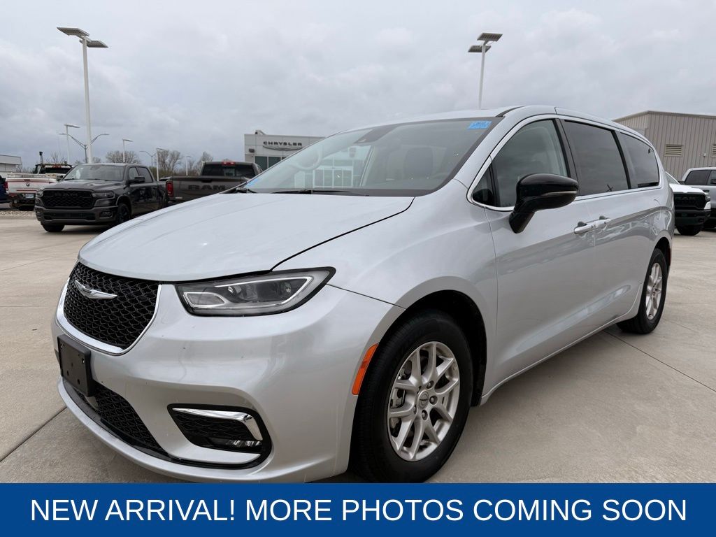 Silver Mist Clearcoat 2024 Chrysler Pacifica Touring L FWD Minivan Front-Wheel Drive 9-Speed Automatic