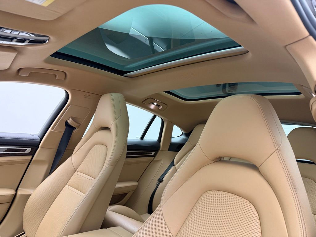 Thumbnail: 2018 Porsche Panamera - 13