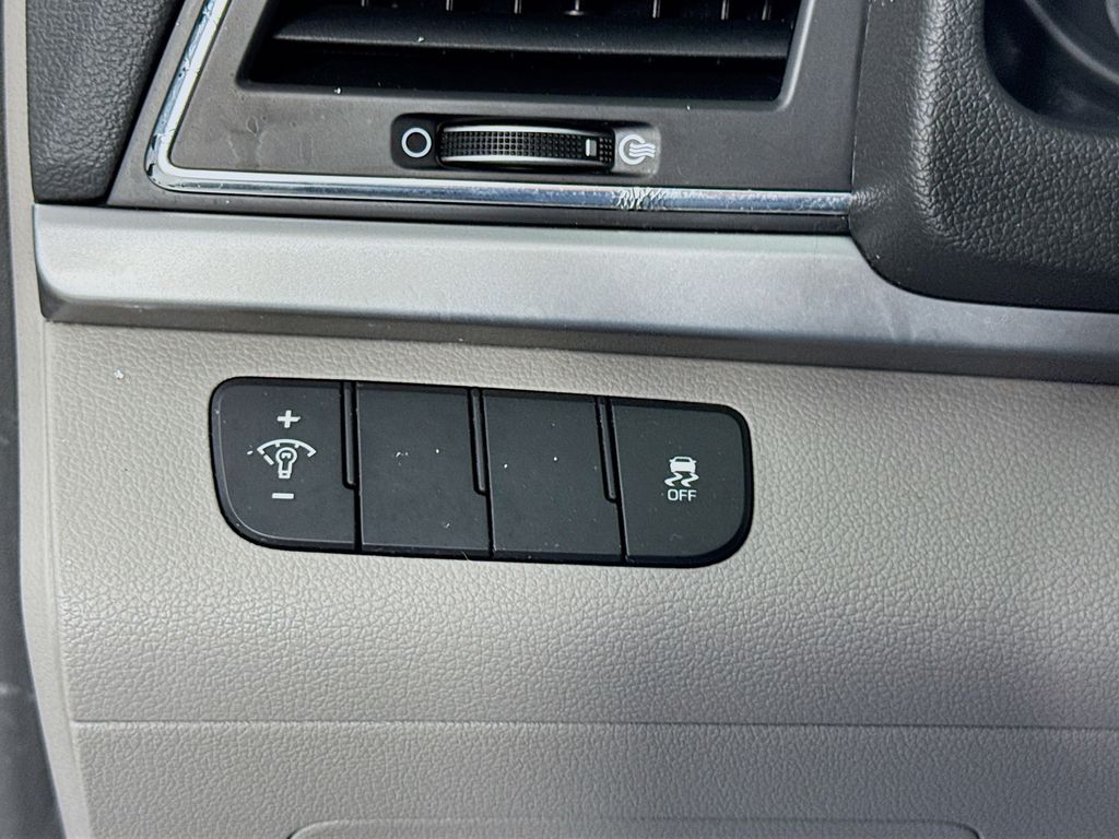 Used Car 2017 Hyundai Elantra  Se For Sale Under $10,000 In Austin, Texas