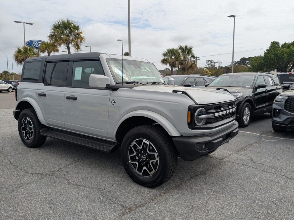 2026 Ford Bronco Outer Banks