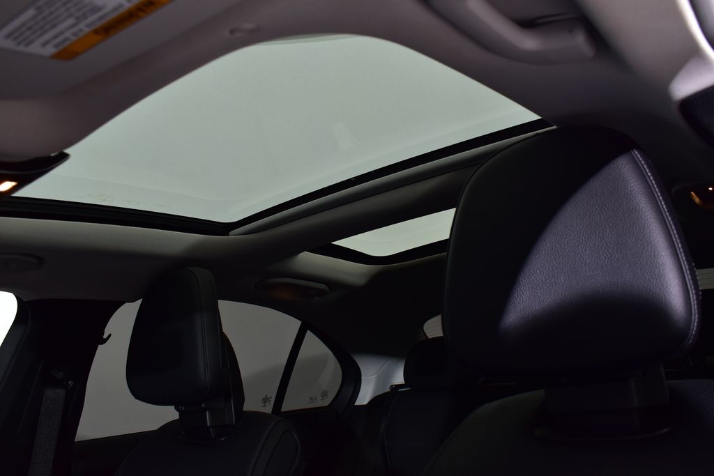 Thumbnail: 2023 Mercedes-Benz C-Class - 15