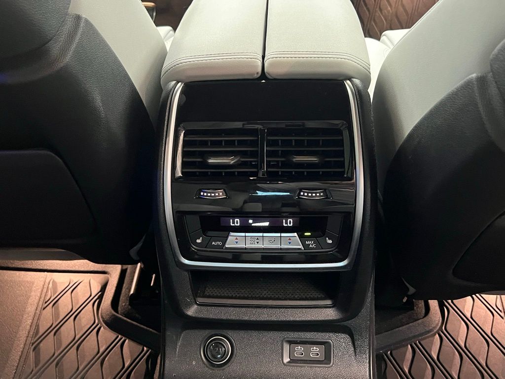 Thumbnail: 2023 BMW X7 - 11
