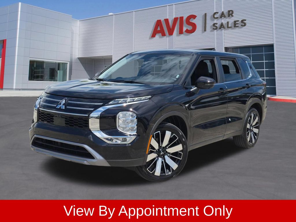 Labrador Black Pearl 2025 Mitsubishi Outlander SUV / Crossover Front-Wheel Drive Continuously Variable Transmission