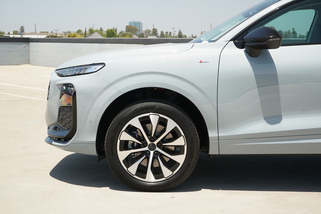 Thumbnail: 2026 Audi Q3 - 2