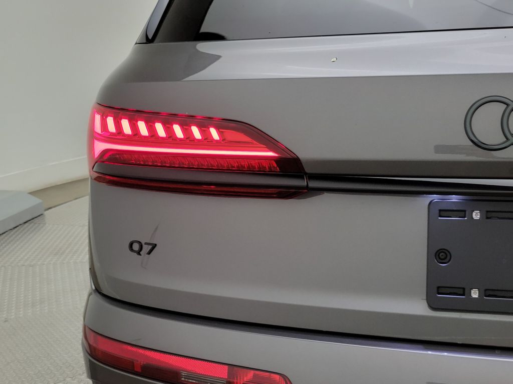 Thumbnail: 2026 Audi Q7 - 9